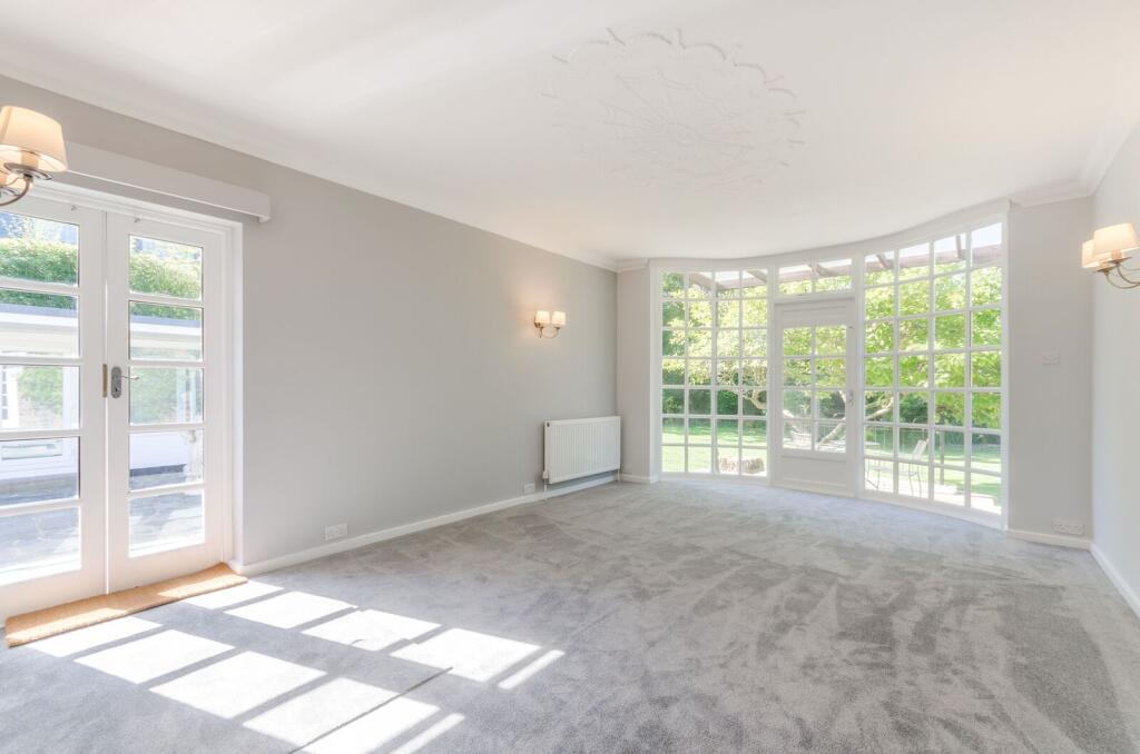 House in London, Royal Borough of Kingston upon Thames - View 3