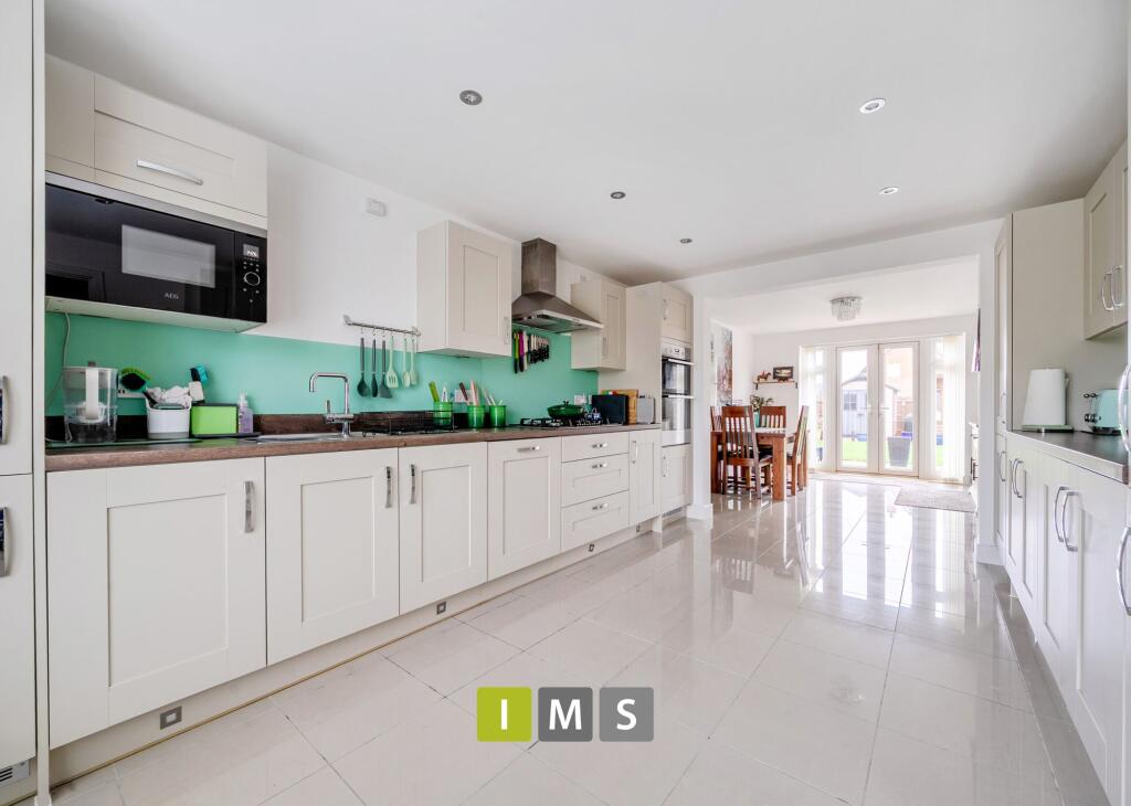 Main image of property: Maunde Close, Chesterton, OX26