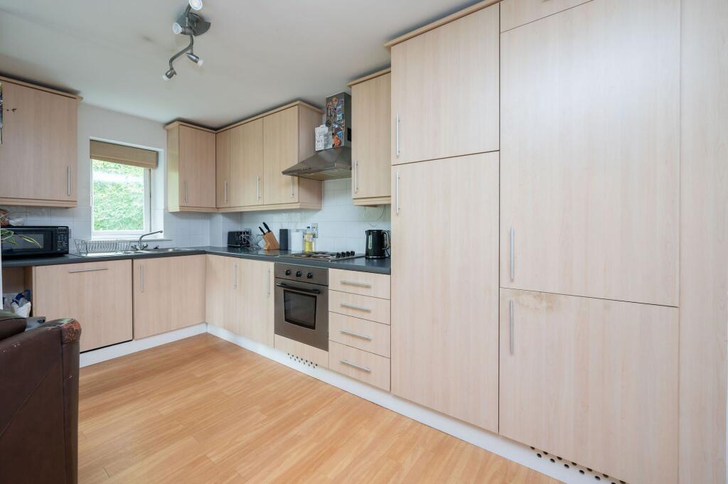 Fairbank Road, Southwater, RH13 photo 2