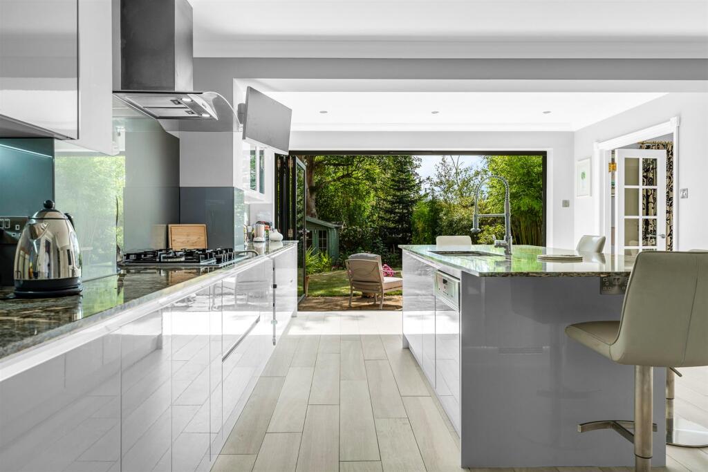 House in Welwyn Hatfield, Welwyn - View 5