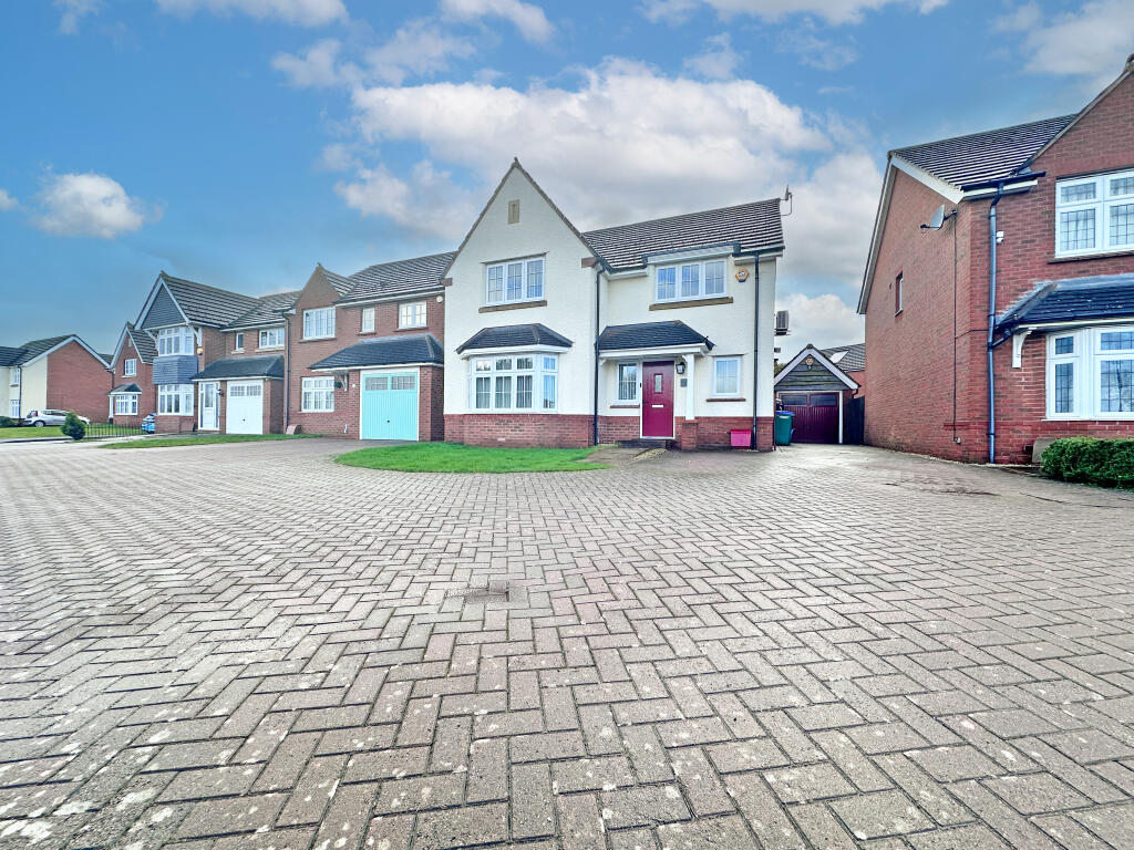 4-bed detached on Upper Church Lane, TIPTON, DY4 9PD, £400,000