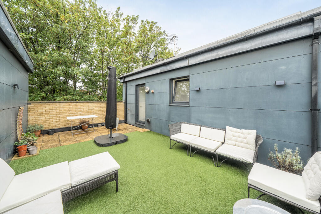 House in London, Cordwell Estate, Hither Green - View 4