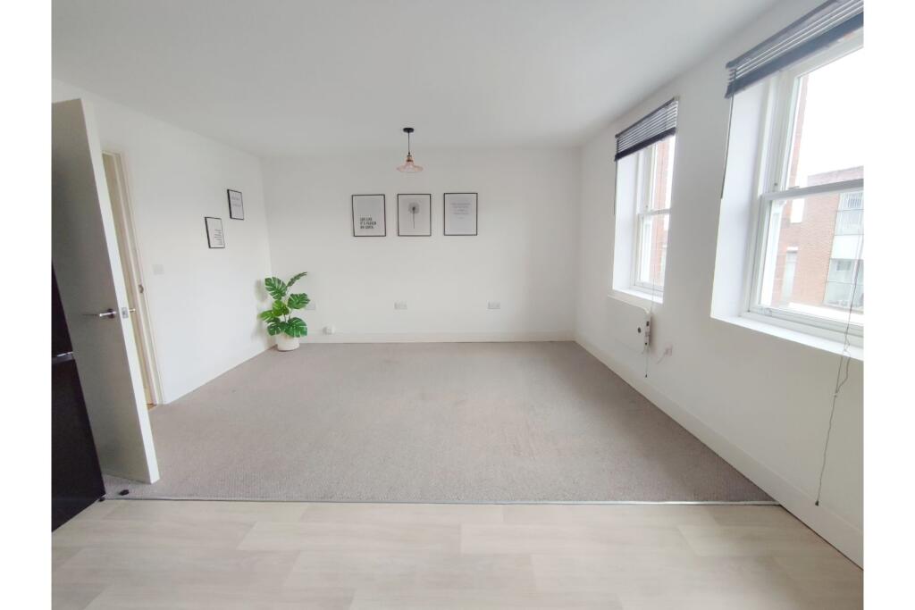 Apartment in Chatham, Medway - View 4