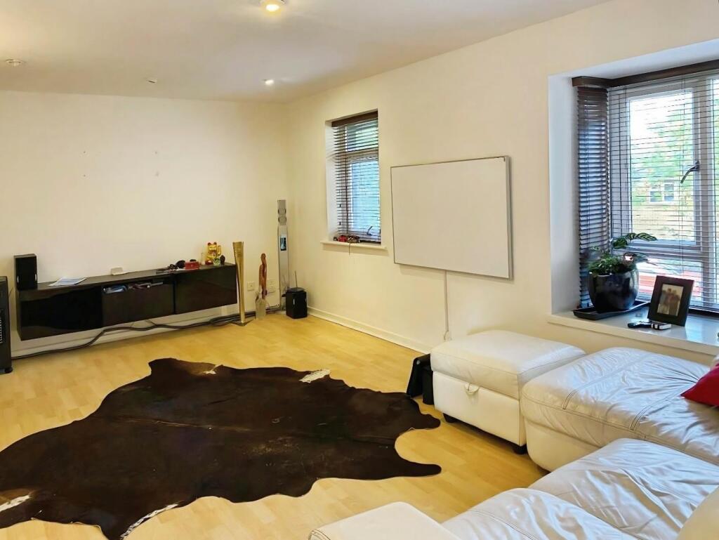 Apartment in Birmingham, Wylde Green, Erdington - More
