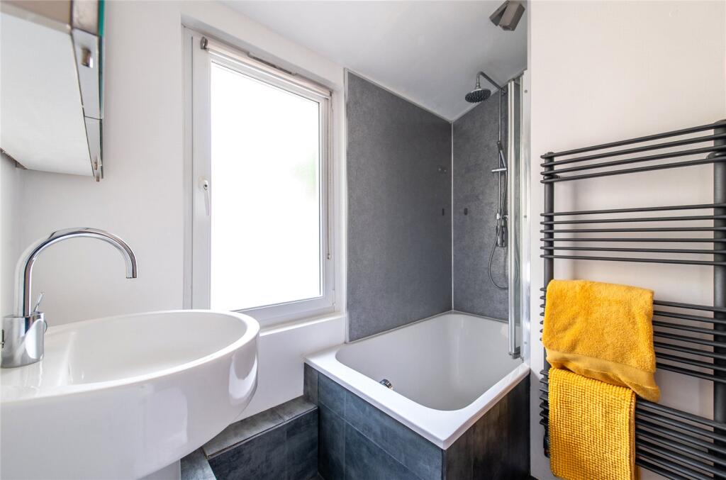 Apartment in Maidstone, Kent - More