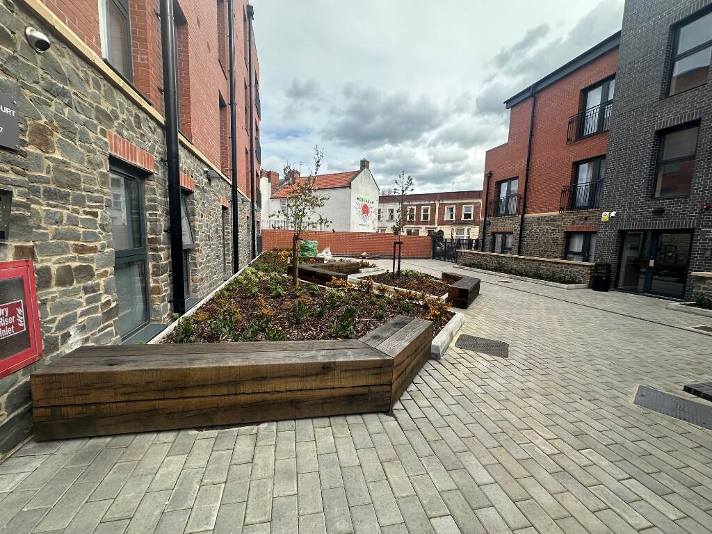 5 bedroom flat for rent