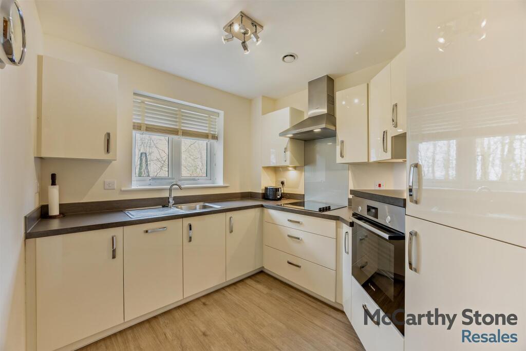 Apartment in Swindon - More