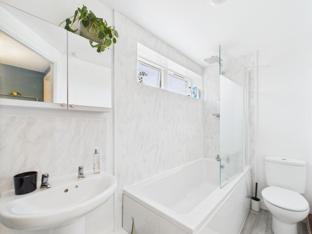 Apartment in Gloucester - More