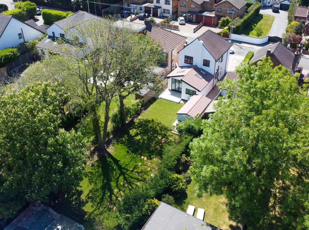 3-bed detached on Greenfields Avenue, Bromborough, £424,995