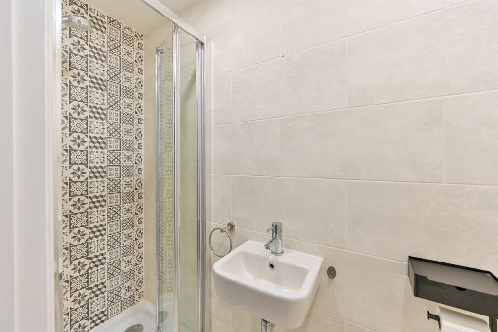 Apartment in Reading - View 5