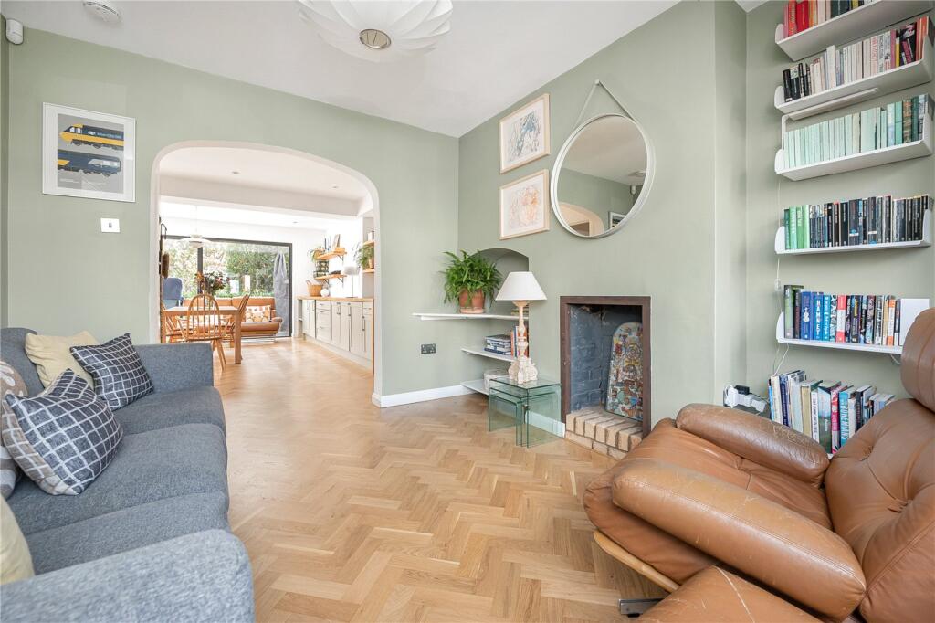 House in London, Whitton - View 4
