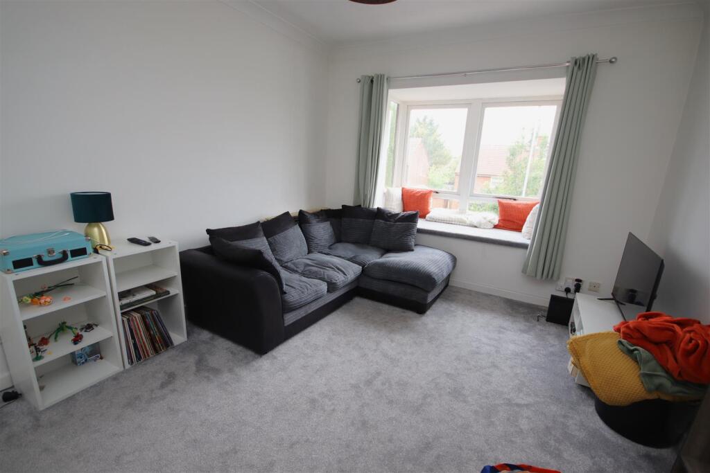 Apartment in Cambridge, Barnwell - View 2