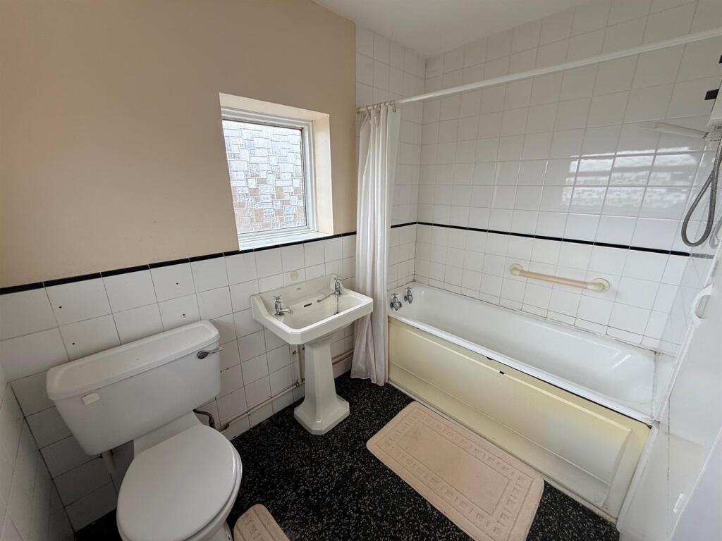House in Dudley, West Midlands - More