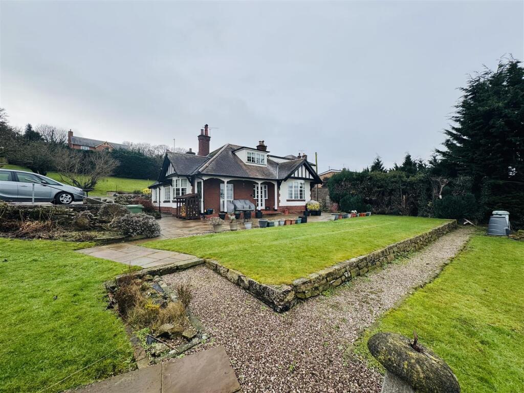 3-bed bungalow on Marford Hill, Marford, £650,000