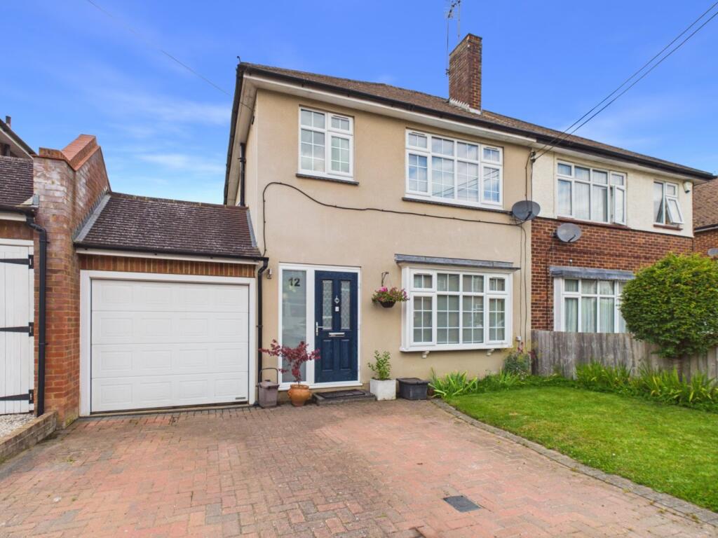 Main image of property: Little Reeves Avenue, Amersham, Buckinghamshire, HP7