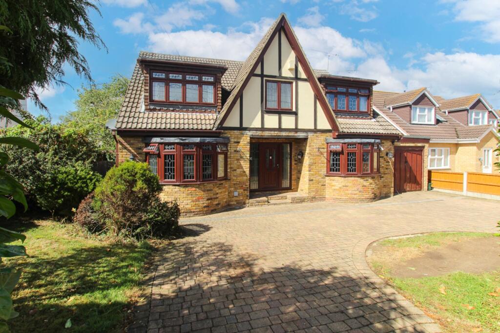 5-bed detached on Hill Avenue, Wickford, SS11, £750,000