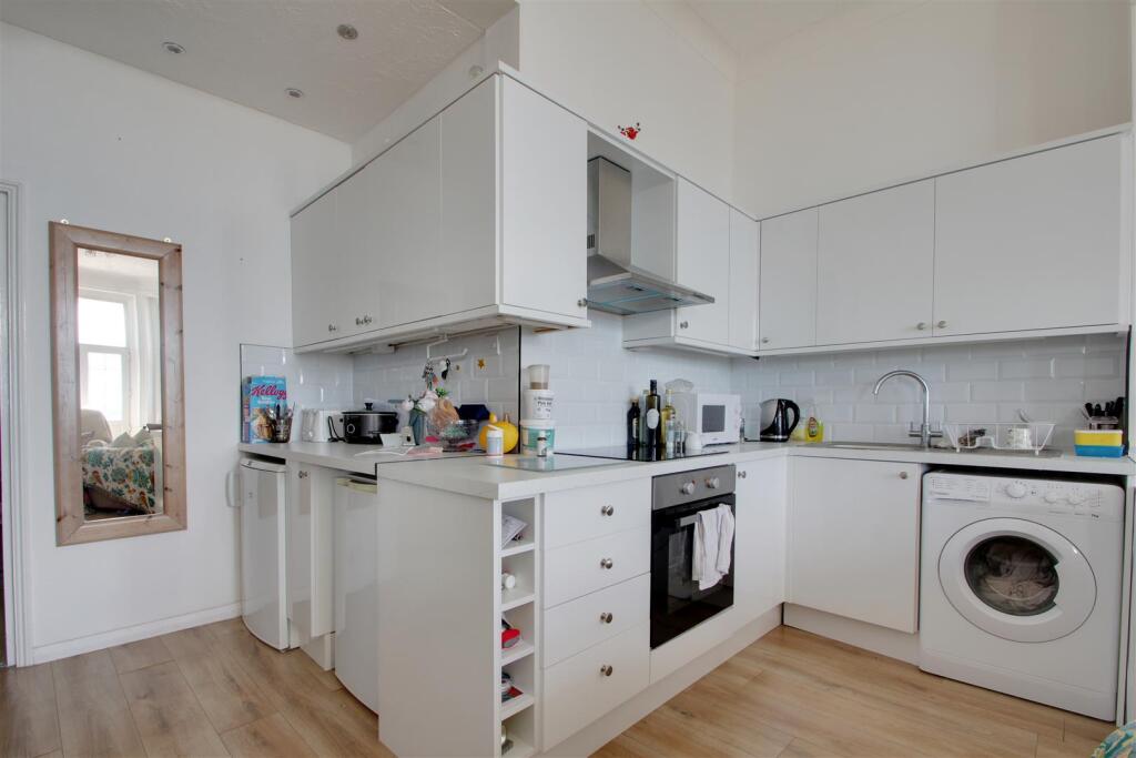 Apartment in Brighton - View 5