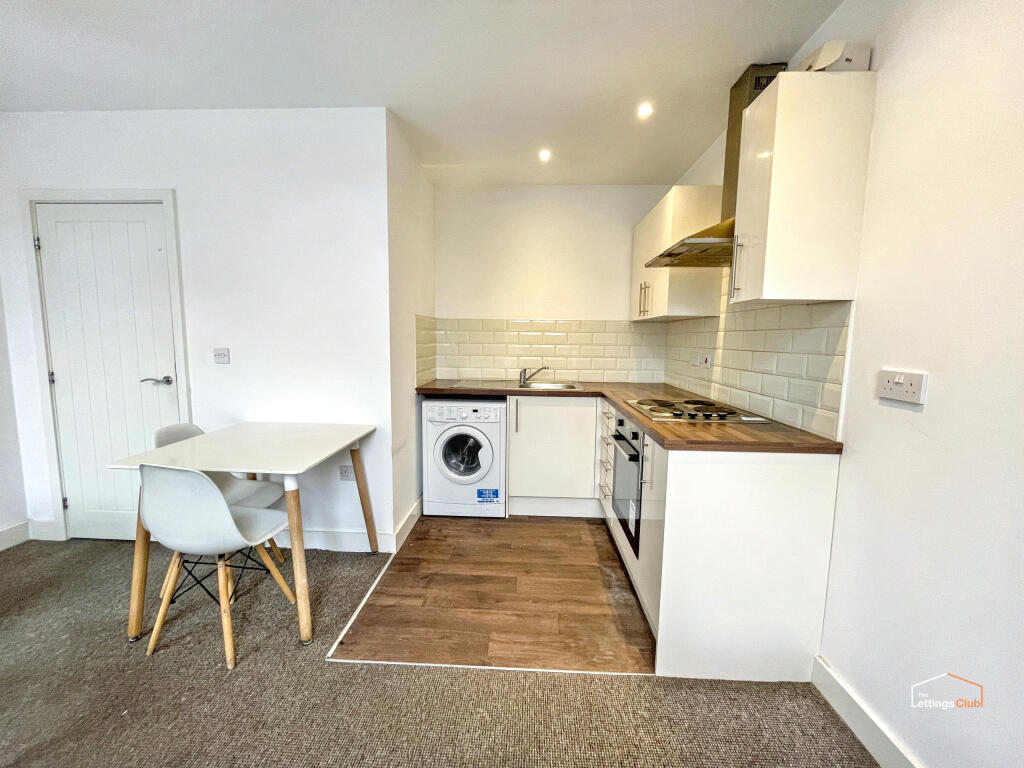 Apartment in Calderdale, West Yorkshire - View 4