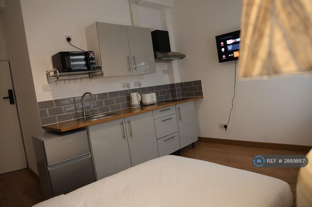 Studio flat for rent