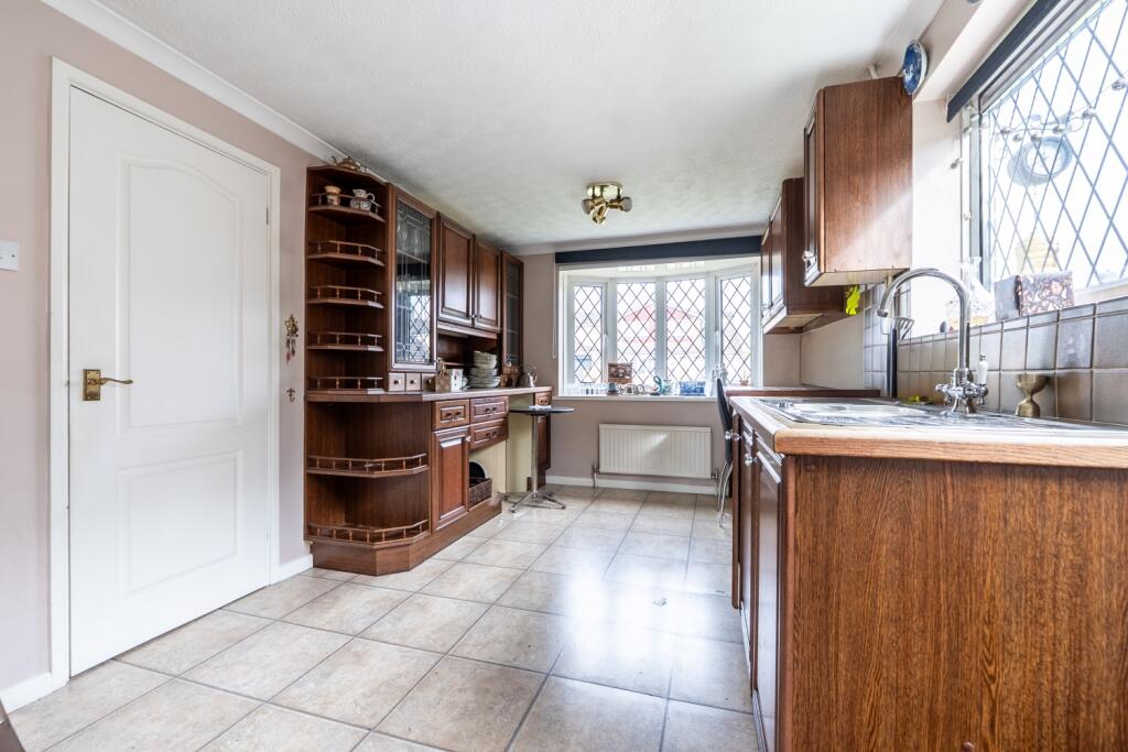 Butlers Drive, Carterton, Oxfordshire, OX18 photo 4