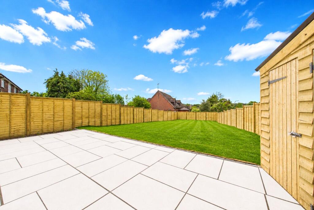 House in Reading, The Triangle, Tilehurst - View 3