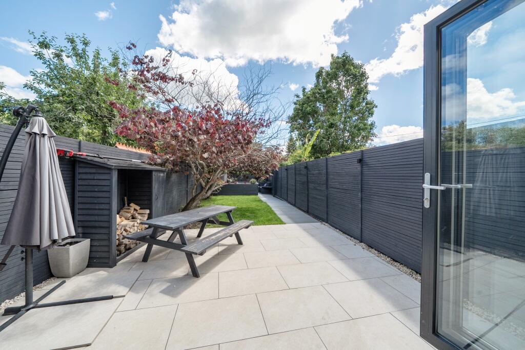 House in Guildford, Pirbright - View 4