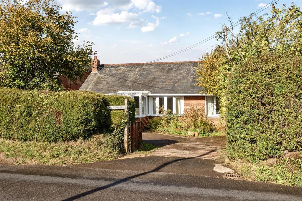 3-bed bungalow on Longdown, Exeter, £375,000