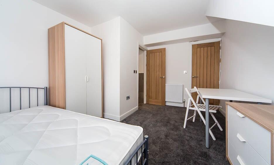 6 bedroom terraced house for rent