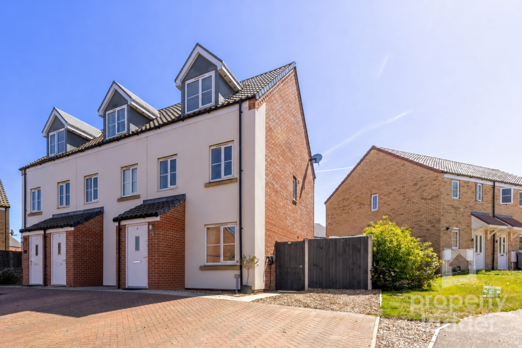 3-bed house on Kingfisher Road, Sprowston, £270,000