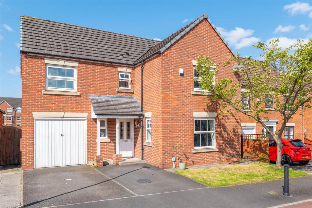 4 bedroom detached house for sale in Quins Croft, Leyland, PR25