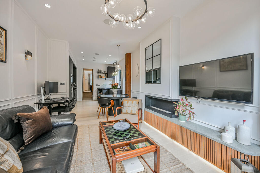 Palmerston Crescent, London, N13, Palmers Green, London, N13 photo 2