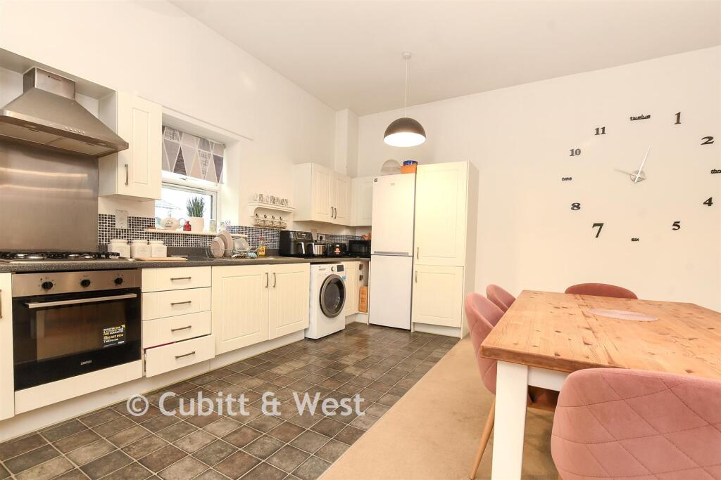 Apartment in Horsham, Southwater - View 5