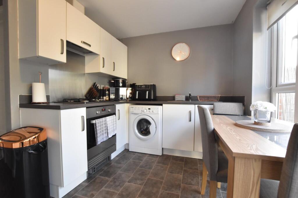House in Doncaster, North Lincolnshire - More