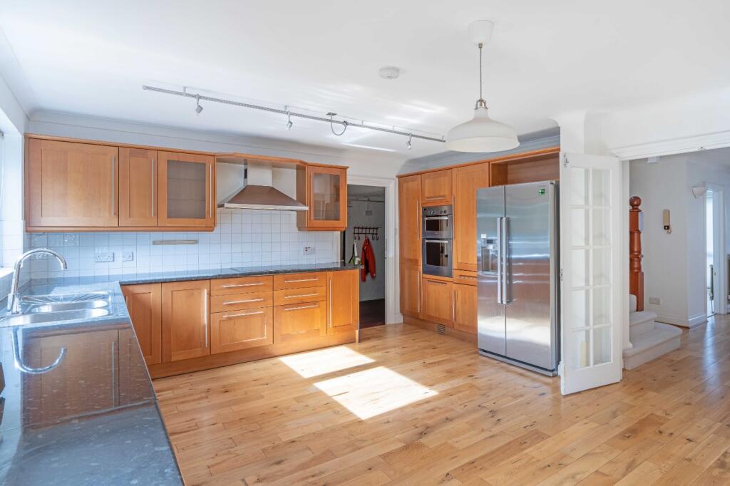 House in London, Ham - View 4