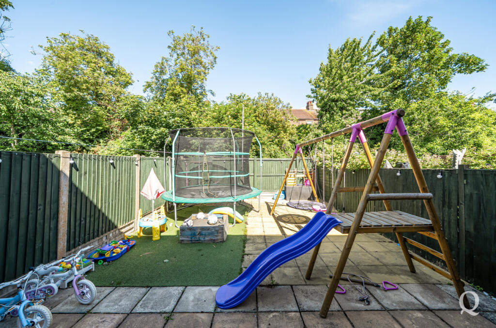 Sunnybank, Murston, Sittingbourne, Kent, ME10 photo 3