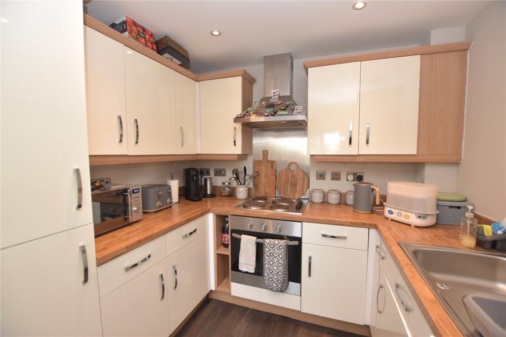 Willow Way, Whinmoor, Leeds, West Yorkshire photo 3