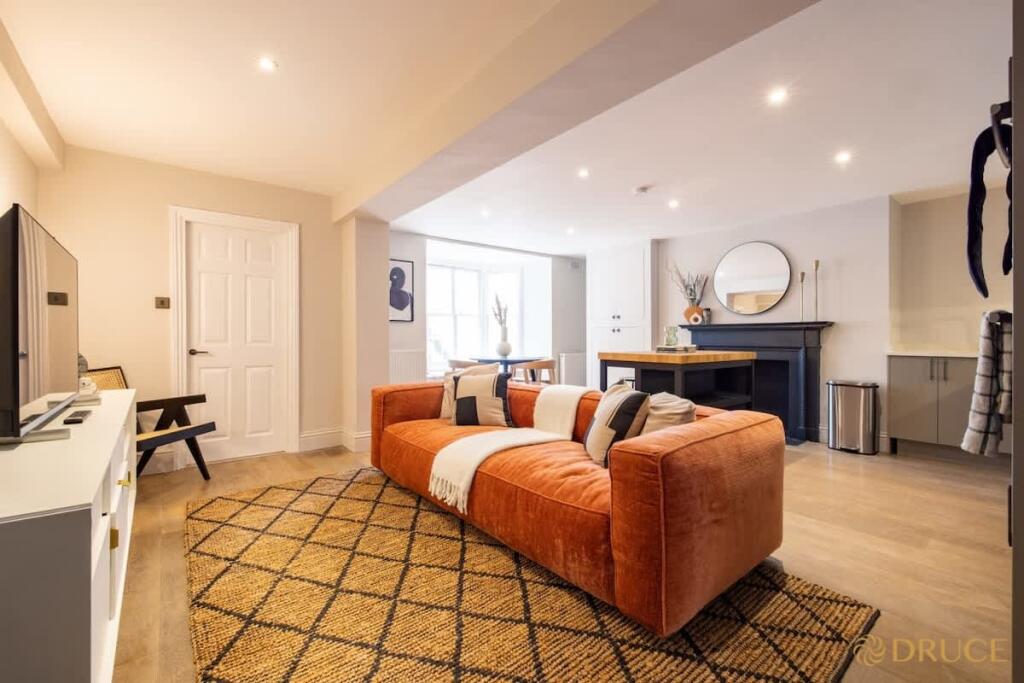 Main image of property: Gloucester Mews, W2