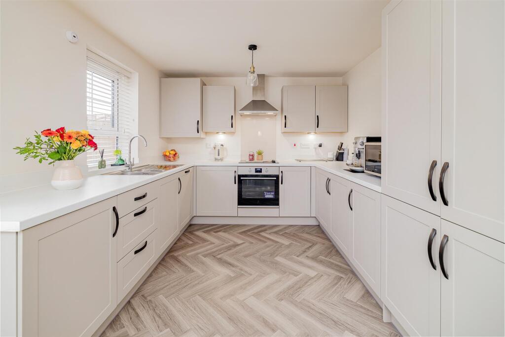 11 Yewbrey Close, Bicton Heath, Shrewsbury, SY3 5FG photo 3