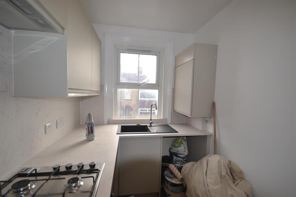 Apartment in Brighton - View 4