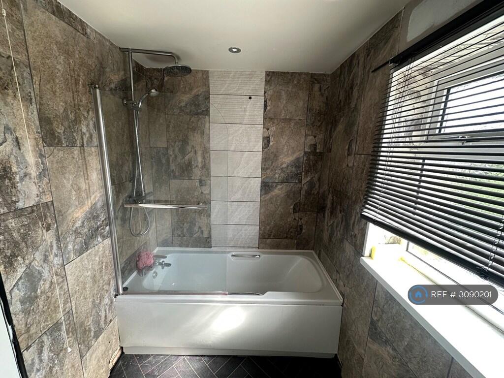 House in Hull - View 5