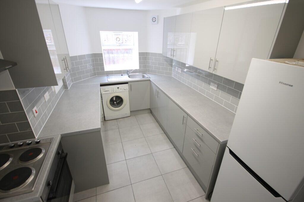 6 bedroom terraced house for rent