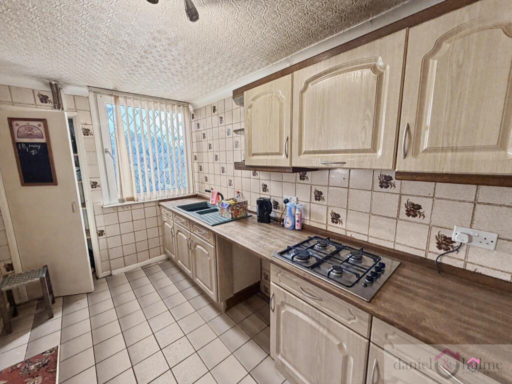 House in Staffordshire Moorlands, Leek - View 3