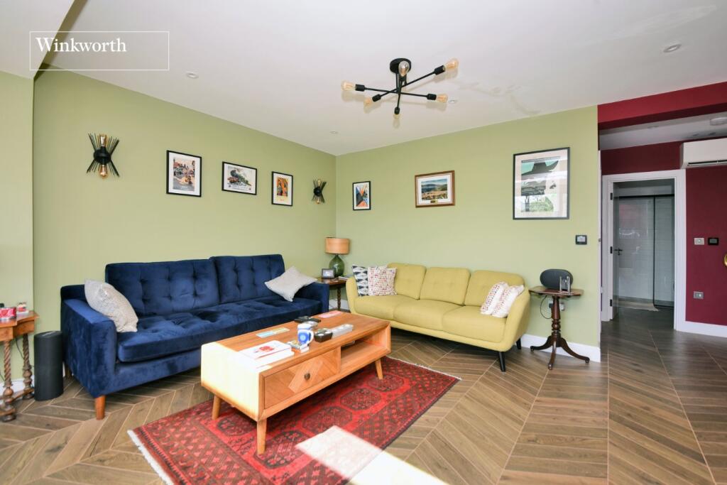 House in London, Worcester Park - View 5