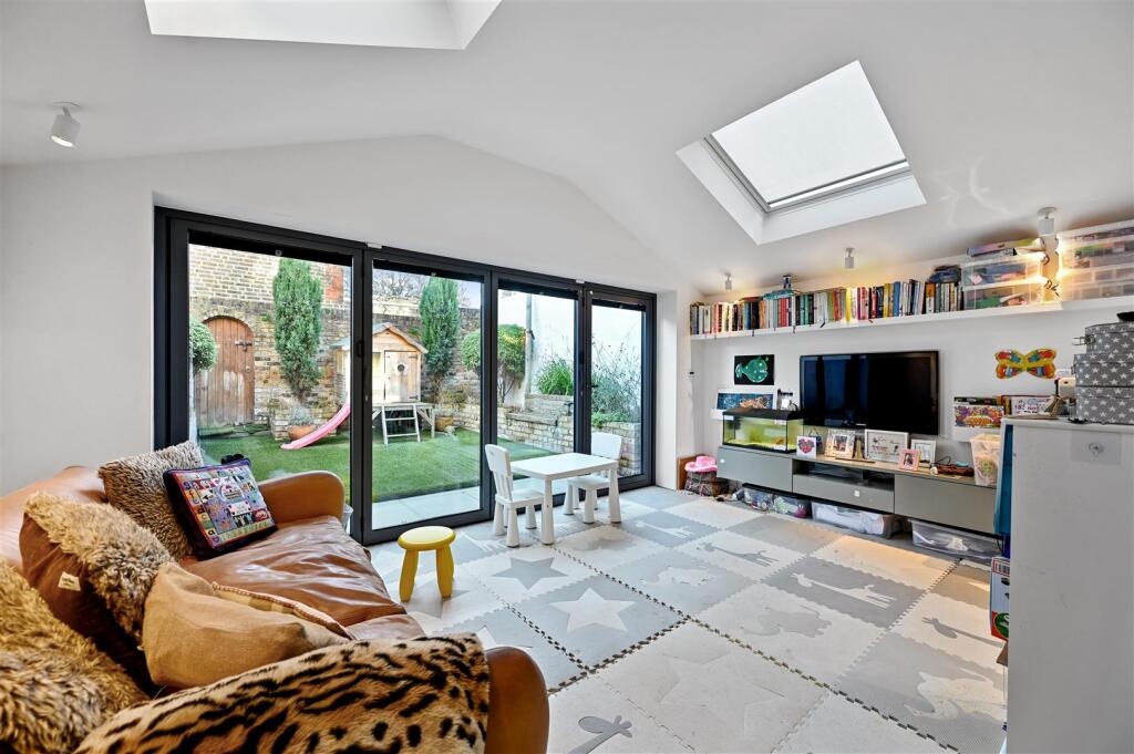 House in London, Hammersmith - View 2