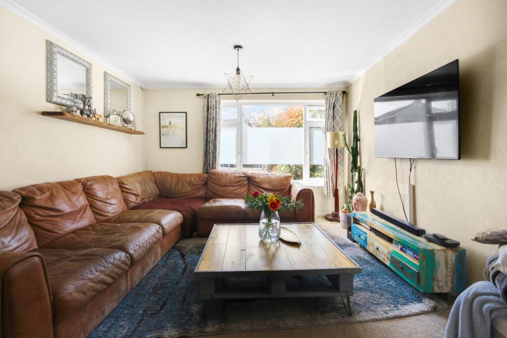 Woodrow Drive, Wokingham photo 2