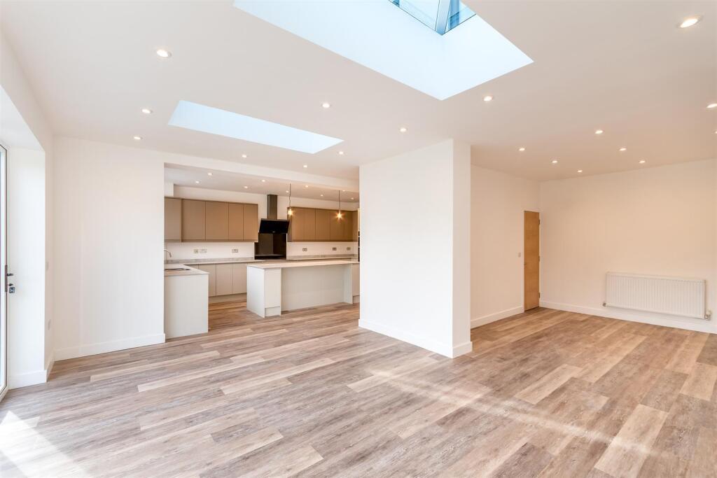 House in Rotherham, Guilthwaite - View 5