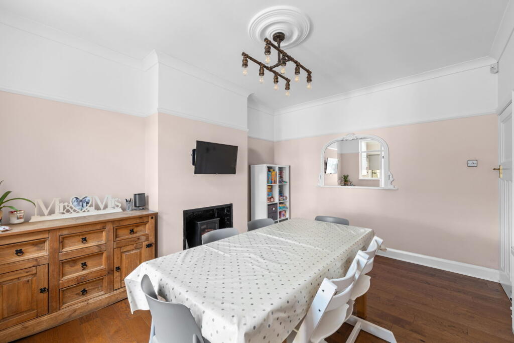 House in Croydon - View 4