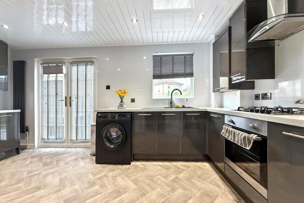 House in Bothwell, Springwells, Burnbank - More