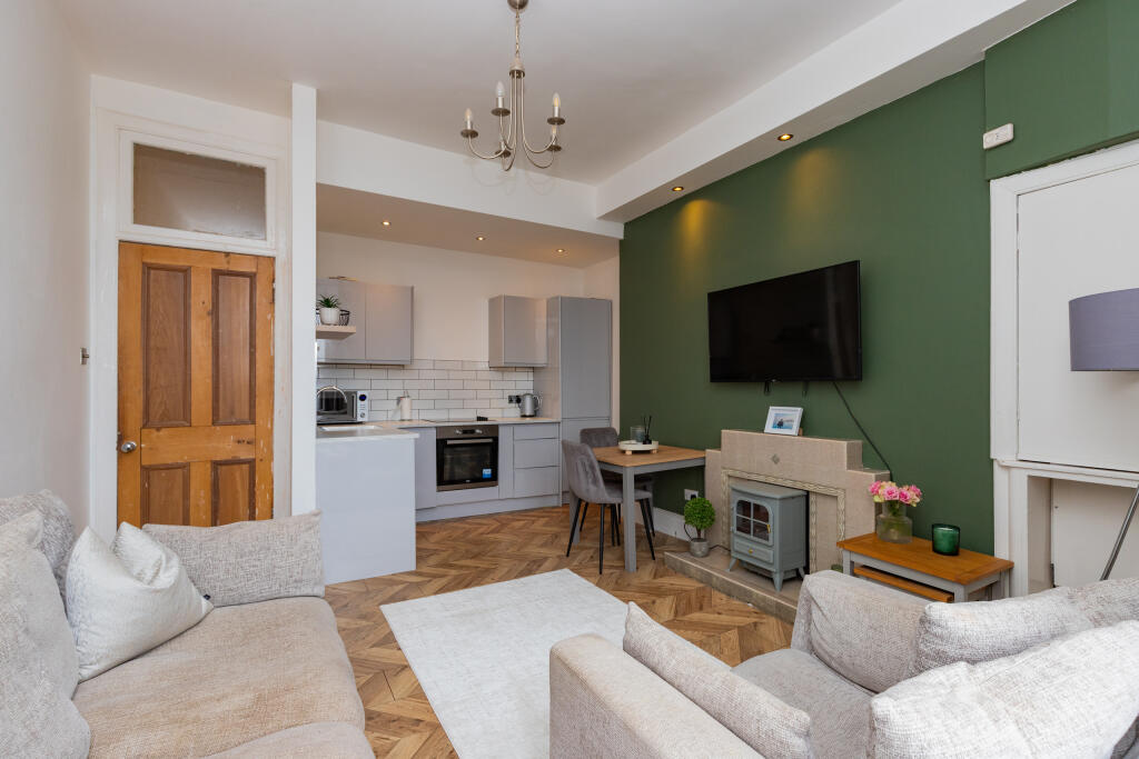Apartment in Paisley, Whitehaugh - View 3