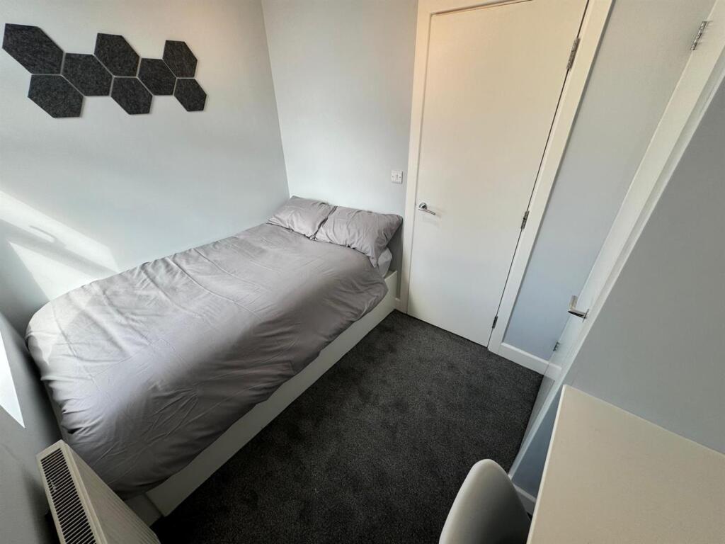House in Leeds, Hyde Park - View 5